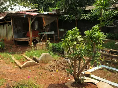 Sebuah gubuk yang sempat menjadi tempat istirahat Ayah Marshanda, Irwan Yusuf di kawasan kuburan kober Bangka IX, Jakarta Selatan, Selasa (29/3). (Liputan6.com/ Gempur M Surya)