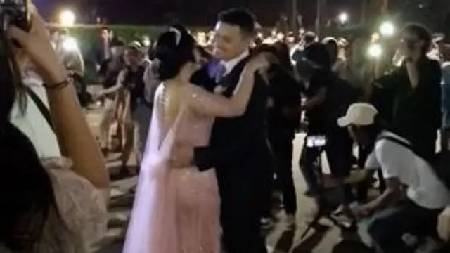 Viral Pengantin Rayakan Pernikahan di Citayam Fashion Week