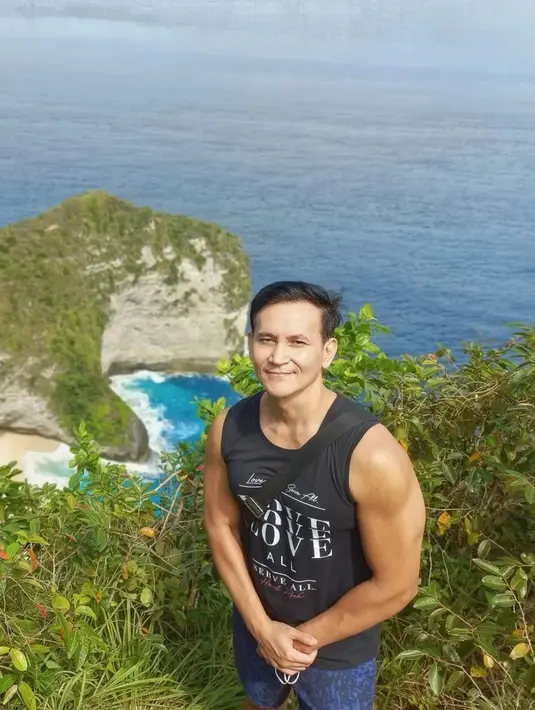 <p>Tidak heran bila banyak publik yang terpesona dan kagum dengan sosok Marcellino Lefrandt. (FOTO: instagram.com/marcelinolefrandt/)</p>