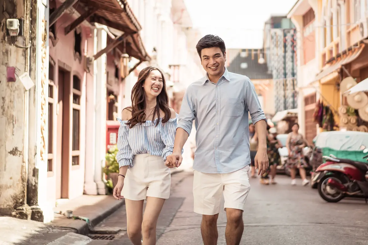 perempuan dan pasangan maret 3