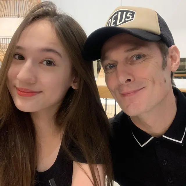 6 Potret Kenangan Laura Moane dan Ayahnya, Meninggal Dunia Tahun 2021