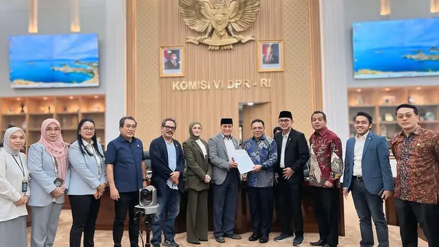 Penampilan Mulan Jameela saat Rapat DPR (Foto: Instagram @mulanjameela1)