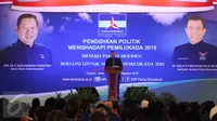 Ketum DPP Partai Demokrat Susilo Bambang Yudhoyono memberi sambutan pada Penutupan Rapat Pleno Partai Demokrat di Cianjur, Jabar, Minggu (30/8/2015). Acara itu dihadiri 233 pasangan calon kepala daerah yang diusung Demokrat. (Liputan6.com/Helmi Afandi)