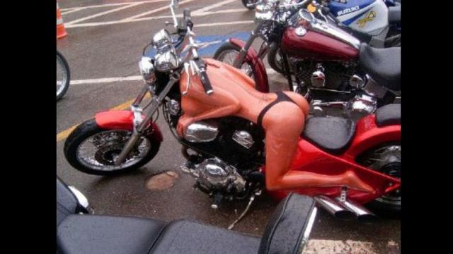 6. Emmm, bisa mencuri perhatian pengendara lain nih