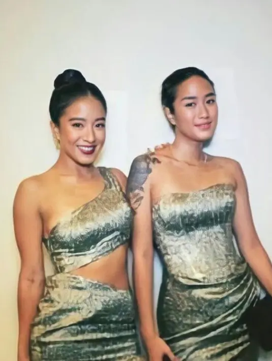 Chef Renatta dan sang kakak, Kareyca Moeloek menjadi bridesmaid di pernikahan Vidi Aldiano dan Sheila Dara yang digelar Sabtu, 15 Januari 2022. (Instagram/queeninfinity94)