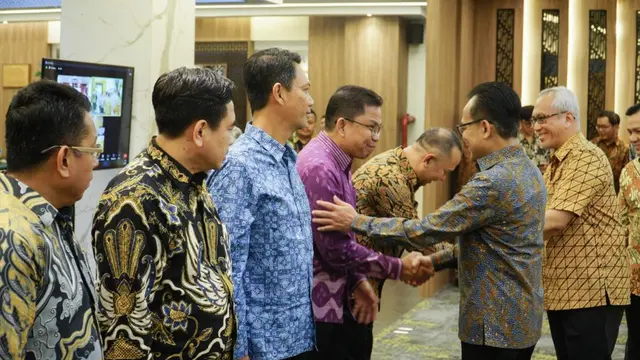 Sekretaris Kementerian Koordinator Bidang Perekonomian Susiwijono Moegiarso, selaku Plt. Sekretaris Jenderal Dewan Nasional KEK saat melantik 6 orang Pejabat Tinggi Pratama untuk Kepala Administrator KEK di Kantor Kemenko Perekonomian.