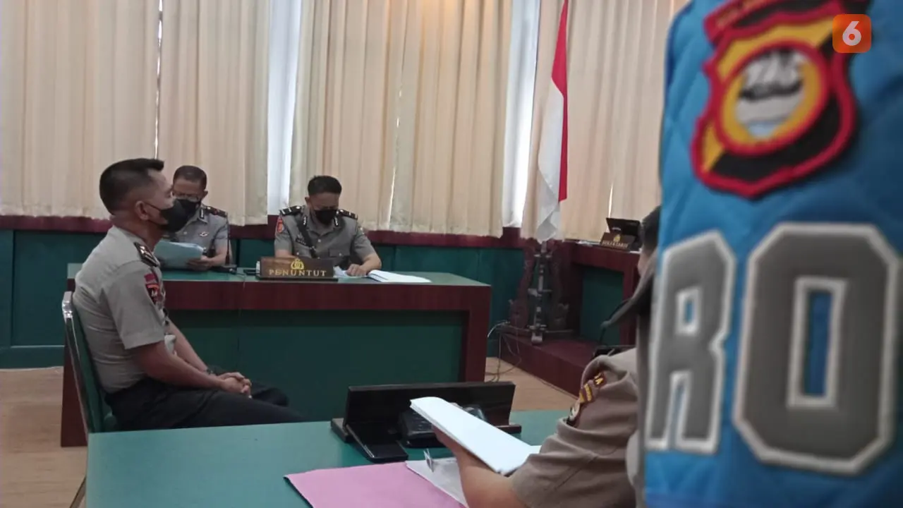 Sidang pelanggaran kode etik anggota Brimob Polda Sulsel (Liputan6.com/Eka Hakim)