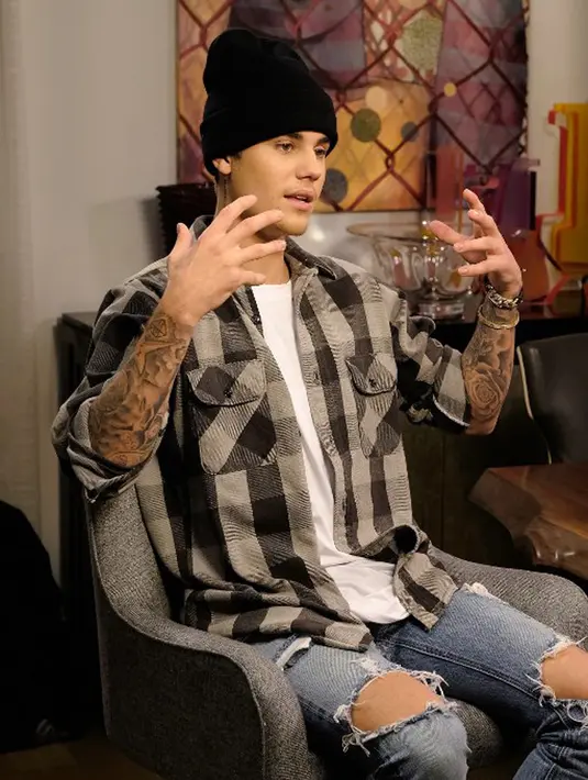 “Justin bersikap tenang dan kooperatif, ia menerima surat dan kemudia melanjutkan perjalanannya tanpa ada insiden apapun,” tutur sumber yang merupakan petugas kepolisian yang menindak Justin. (AFP/LARRY BUSACCA)