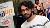 Bulu-Bulu Ini Bikin Reza Rahardian Merasa Seksi