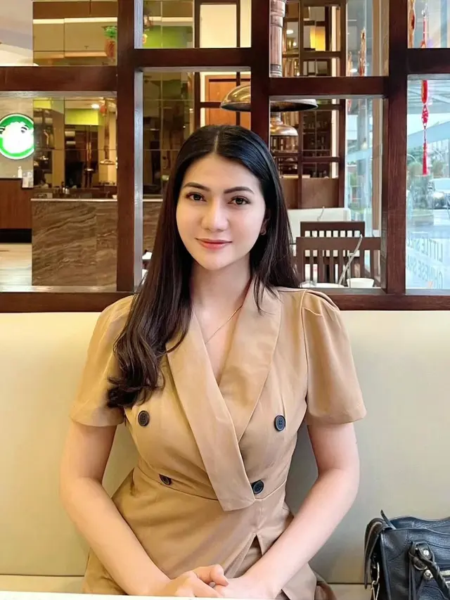 7 Potret Loli Auristela, Asisten Pribadi Baru Hotman Paris yang Jago Kungfu