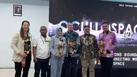 Para pemateri Asean's Space Exploration Oddissey berfoto bersama usai membahas peluang eksplorasi antariksa bagi Indonesia. Foto: liputan6.com/edhie prayitno ige&nbsp;