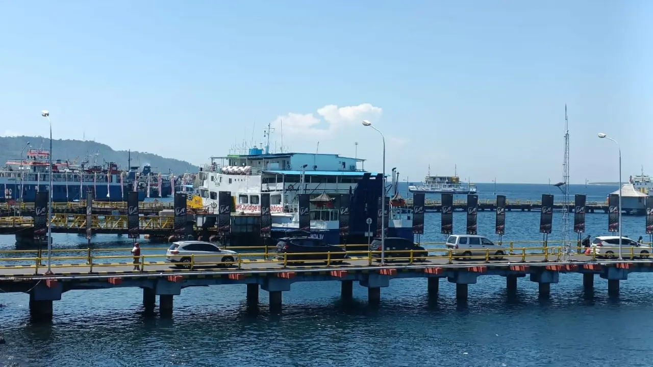 Aktivitas penyebrangan di Pelabuhan Ketapang Banyuwangi (Istimewa)