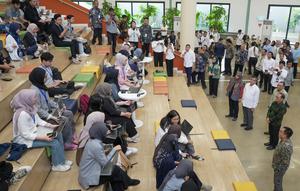 Usai sukses melaksanakan program pemagangan nasional di tahun 2025, pemerintah berencana melanjutkan program pemagangan nasional pada 2026. Kuota yang disiapkan minimal 100.000 peserta. (Dok. Kemnaker)