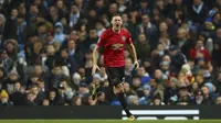 Gelandang Manchester United, Nemanja Matic berselebrasi usai mencetak gol ke gawang Manchester City pada pertandingan semifinal Piala Liga Inggris di stadion Etihad, Manchester, Rabu (29/1/2020). MU menang 1-0 atas City namun gagal ke final karena skor agregat 3-2. (AP Photo/Dave Thompson)