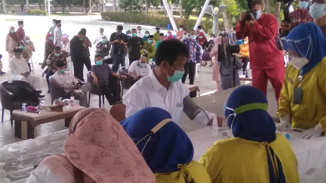 Karena darah tinggi, Wali Kota Batam gagal divaksin Covid-19. (Foto: Liputan6.com/Ajang Nurdin)