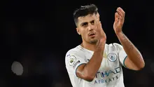 Di sektor gelandang bertahan ada nama Rodri yang selalu dipercaya Pep Guardiola. Pemain bernomor punggung 16 itu tampil disiplin di lini tengah Manchester City. (AFP/Ben Stansall)