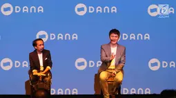 CEO Dana, Vincent Iswara memberi penjelasan tentang DANA di Jakarta, Rabu(21/3). Layanan ini membuat masyarakat Indonesia berdaya saing dengan kemampuan transaksi nontunai yang transparan, aman, dan efisien. (Liputan6.com/Angga Yuniar)