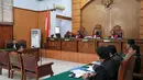 Dalam materi pembelaan atau eksepsi yang dibacakan oleh kuasa hukum Gatot Brajamusti, Ahmad Rifai mereka meminta kepada majelis hakim untuk membebaskan kliennya dari dakwaan jaksa penuntut umum terkait kasus satwa dan senpi. (Adrian Putra/Bintang.com)