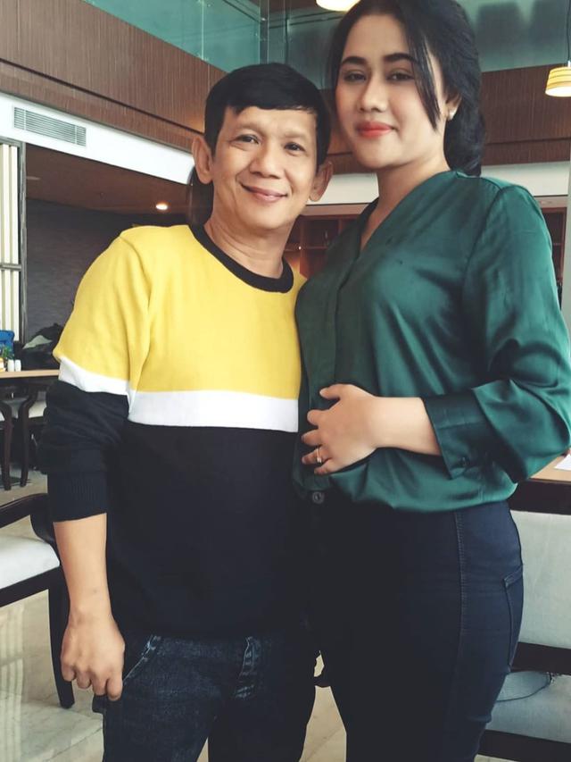 Umumkan Kehamilan, Ini 6 Momen Manis Istri dan Ginanjar yang Beda 32 Tahun