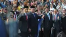Sebuah tradisi baru, Presiden terpilih mengantarkan Presiden sebelumnya ke gerbang Istana Negara, Jakarta, Senin (20/10/2014) (Liputan6.com/Herman Zakharia)