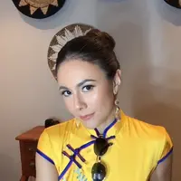 Potret Wulan Guritno pakai cheongsam (sumber: Instagram/wulanguritno)