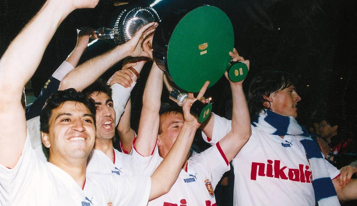 Real Zaragoza menjadi juara Copa Del Rey pada musim 1993/1994 yang menjadi edisi ke-92 setelah mengalahkan Celta Vigo lewat kemenangan adu penalti 5-4 pada partai final yang digelar di Vicente Calderón Stadium, Madrid (20/4/1994). Sebelumnya pada waktu normal skor sama kuat 0-0 dan tak berubah setelah melewati babak perpanjangan waktu. (twitter.com/teledeporte)