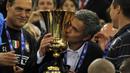 Pada musim perdananya, Mourinho berhasil memenangkan gelar Serie A dan Supercoppa Italiana. Pria asal Portugal itu meraih kesuksesan yang lebih besar pada musim berikutnya. (Foto: AFP/Alberto Lingria)