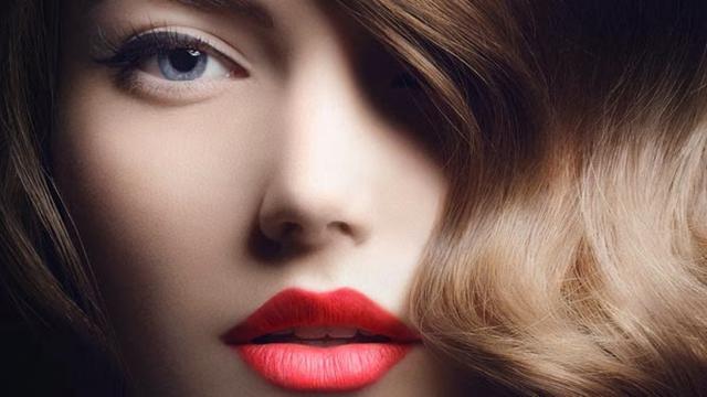 4 Tips Memakai Lipstik Merah Sesuai dengan Warna Kulit