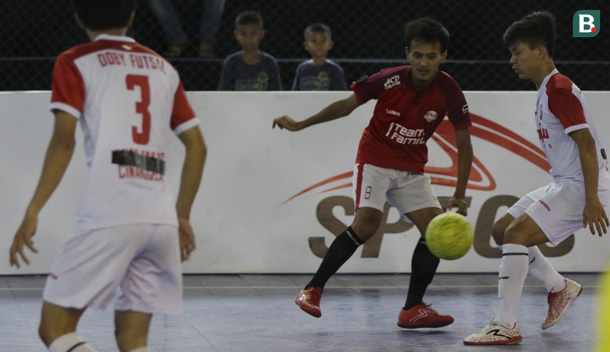 Pemain Doby MCW Banten saat pertandingan melawan Surya Futsal pada laga Super Soccer Futsal Battle di Summarecon Mall Serpong, Sabtu (29/09/2018). Doby MCW Banten takluk 2-8 dari Surya Futsal. (Bola.com/M Iqbal Ichsan)