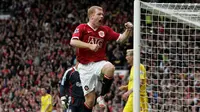 Paul Scholes. Gelandang Inggris ini berusia 38 tahun, 3 bulan dan 6 hari saat melakoni laga terakhirnya melawan West Bromwich Albion di Premier League, 19 Mei 2013. Selama total 19 musim telah bermain dalam 708 laga dengan mencetak 152 gol dan 73 assist. (AFP/Andrew Yates)