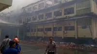 Kebakaran melanda Polda Jawa Tengah (Liputan6.com/ Edhie Prayitno Ige)