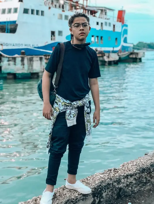 Di beberapa kesemptan ia juga tampak mengunggah foto, yang menunjukkan hobinya traveling. Sayangnya di masa pandemi kegiatannya pun agak terhambat.
