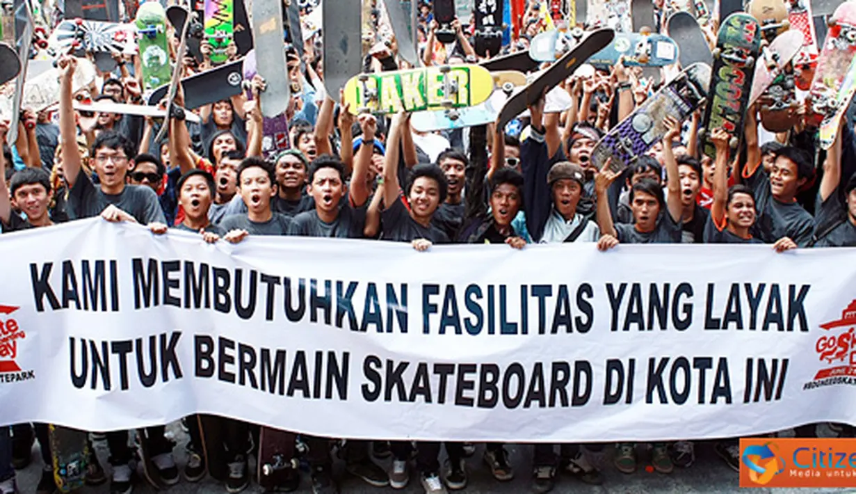 Citizen6, Bandung: Lewat acara Bandung Go Skateboarding Day 2011 komunitas ini membawa misi, menuntut kepada pemerintah Kota Bandung agar menyediakan arena bermain skateboard yang layak bagi mereka. (Pengirim: Aries Radhmandy)