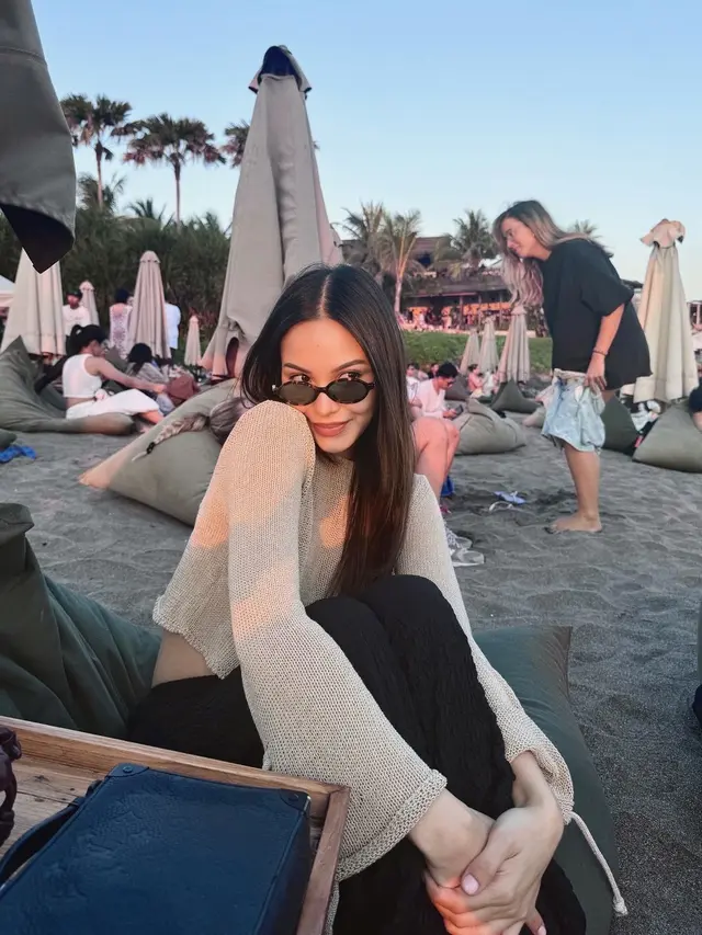 Kepergok Liburan Bareng Al Ghazali, Intip 3 Gaya Kece Alyssa Daguise saat Menikmati Sunset di Pantai Bali