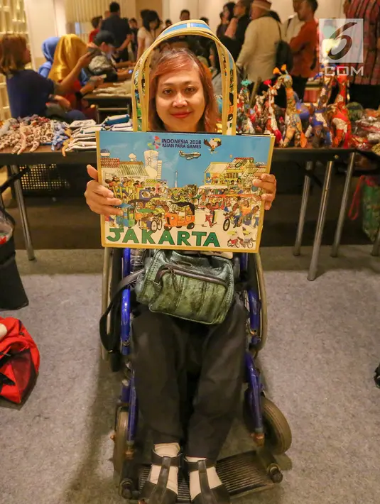 Penyandang disabilitas dalam ThisAble menunjukkan hasil karyanya pada acara Craft your Future with Chubb pada Senin (20/5/2019). Kegiatan Craft your Future with Chubb sebagai bentuk perhatian dan dukungan pada sesama terutama kalangan disabilitas. (Liputan6.com/Fery Pradolo)