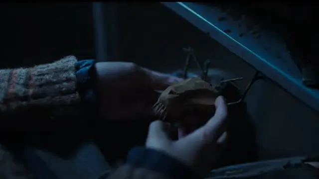 Cuplikan film Antlers (Tangkapan layar trailer Antlers YouTube Searchlight Pictures)