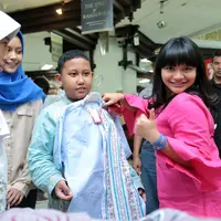 "Lumayan memuaskan, tapi amel agak sedih saja. Karena yang 95 itu cuma satu, PKN. Ada beberapa nilai yang turun dari semester sebelumnya karena UAS-nya jelek.  Ada beberapa yang naik, ada juga yang diam-diam saja," papar Amel. (Adrian Putra/Bintang.com)