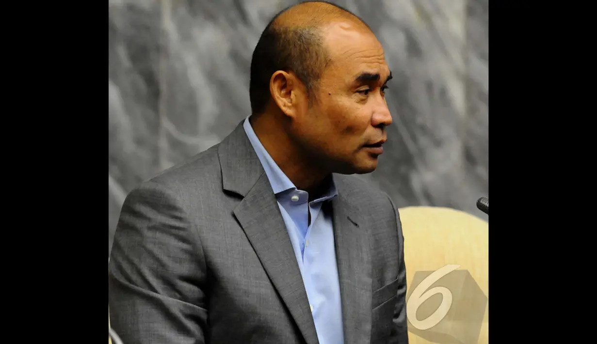  Ketua Fraksi Partai Nasdem DPR Victor Laiskodat hadir saat Fraksi Partai Nasdem memberikan keterangan pers terkait perdamaian di DPR yang semakin baik, Jakarta, Kamis (13/11/2014) (Liputan6.com/Andrian M Tunay)
