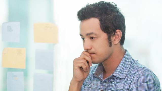 Ilustrasi sugesti, berpikir, merenung, ragu, bimbang