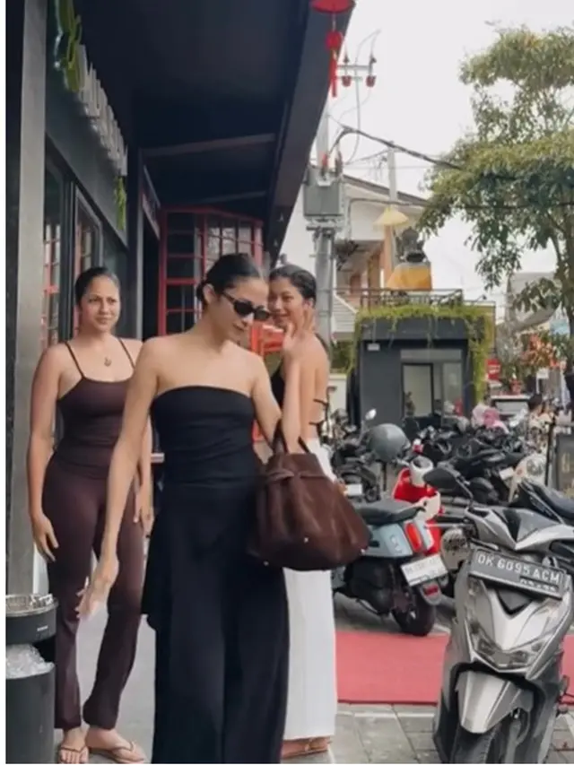 10 Potret Artis Liburan Akhir Tahun 2025 di Bali, Nikmati Pesona Pulau Dewata
