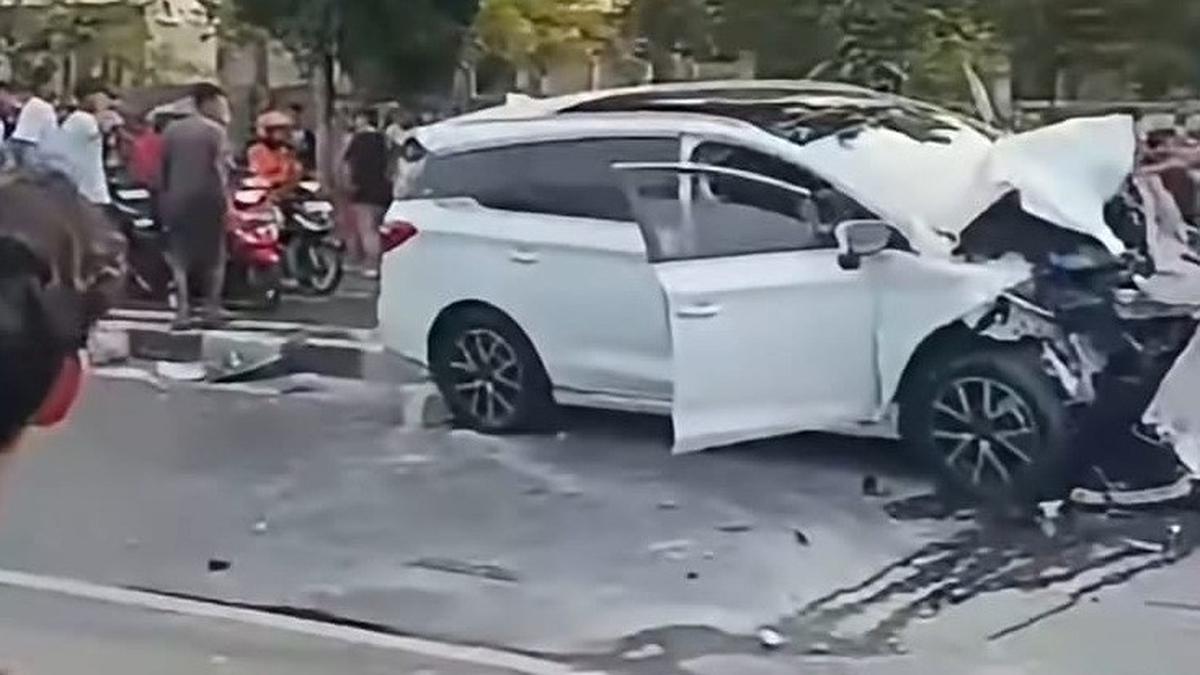 Kesaksian Warga, Tabrakan Beruntun di Kembangan Dipicu Mobil Listrik