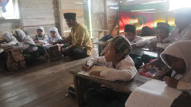 Sekolah ‘Laskar Pelangi’ di Perbatasan Kota Palembang