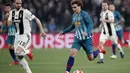 Aksi Antoine Griezmann Selebrasi Cristiano Ronaldo pada laga kedua, babak 16 besar Liga Champions yang berlangsung di Stadion Allianz, Turin, Rabu (13/3). Juventus menang 3-0 atas Atl Madrid. (AFP/Filippo Monteforte)