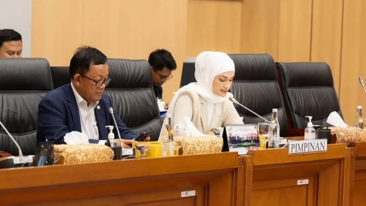 Potret gaya kerja Putri Zulhas (credit: instagram/putri_zulhas)