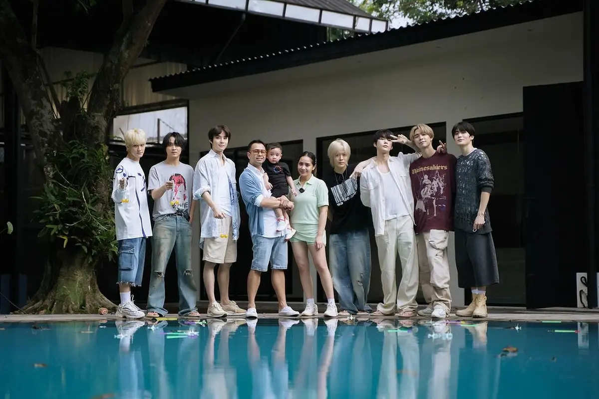 Raffi Ahmad dan Nagita Slavina foto bareng NCT 127. [Foto: Instagram/raffinagita1717]