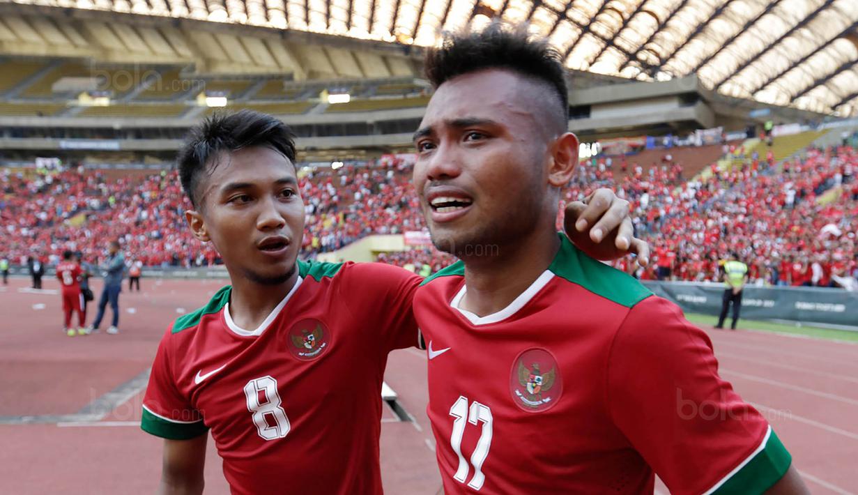 Pemain timnas Indonesia, Saddil Ramdani, menangis saat merayakan kemenangan Indonesia atas Kamboja di Stadion Shah Alam, Selangor, Kamis, (24/8/2017). Indonesia menang 2-0 atas Kamboja. (Bola.com/Vitalis Yogi Trisna)