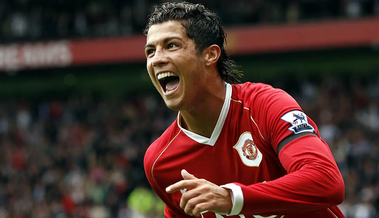 3. Cristiano Ronaldo, pemain fenomenal asal Portugal ini sukses mencetak 118 gol dari 292 penampilan bersama MU. Namun dirinya hijrah ke Real Madrid pada tahun 2009 dengan harga 80 juta poundsterling. (AFP/Andrew Yates)