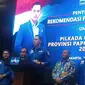 Ketua Umum DPP Partai Demokrat, Agus Harimurti Yudhoyono (AHY), memberikan surat rekomendasi kepada pasangan bakal calon gubernur dan wakil gubernur (Bacagub-Bacawagub) Papua Barat Daya, Abdul Faris Umlati (AFU) dan Petrus Kasihiw. (Istimewa0