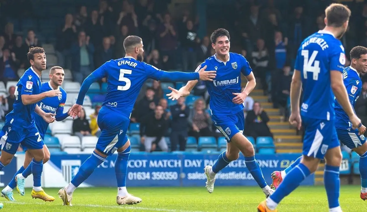 Gol ke gawang Barrow FC menjadikan Elkan Baggott saat ini berstatus top skor sementara dari 14 laga yang sudah dimainkan untuk  Gillingham FC musim ini. (Twitter/@TheGillsFC)