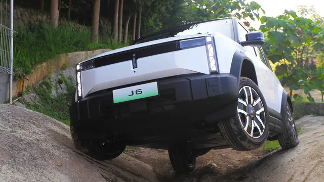 Chery J6